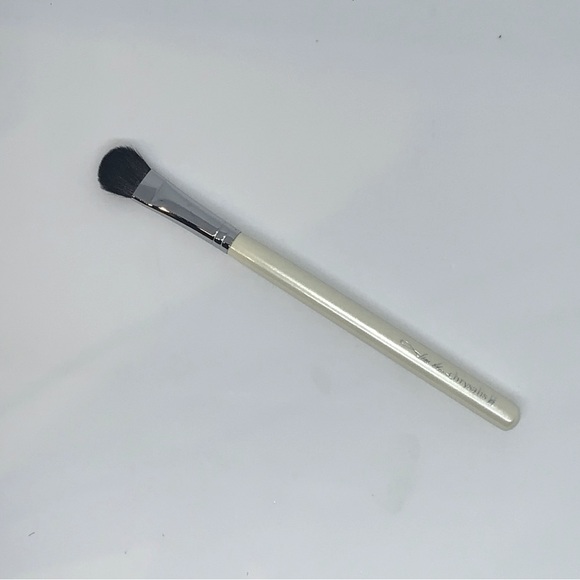 Chrysalis Beauty Large Fluff eyeshadow brush - Picture 2 of 2